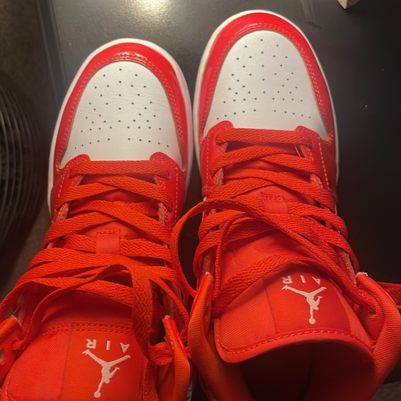 Jordan 1 Mid
Barcelona Sweater Red Patent (GS) - Picture 5 of 8